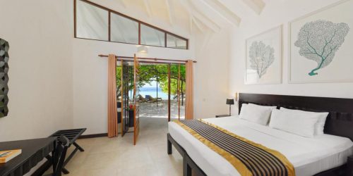 EMBUDU travel agency room