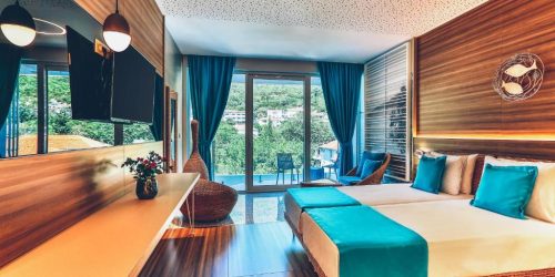 OFERTA LAST MINUTE MUNTENEGRU zbor charter agentie de turism travel collection 1
