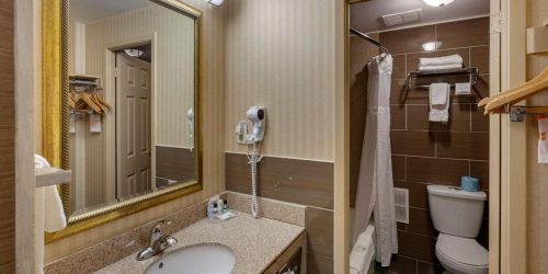 QUALITY INN TORONTO AIRPORT - TRAVEL COLLECTION 3