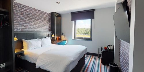 VILLAGE HOTEL - TRAVEL COLLECTION 2