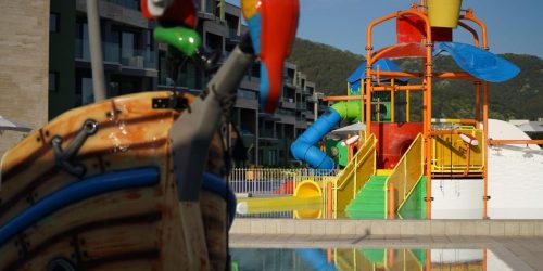 reina travel agency coll kids